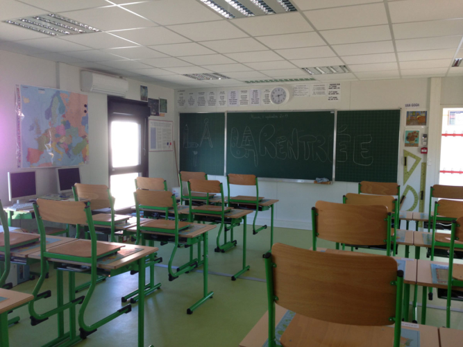 Intérieur d'une salle de classe